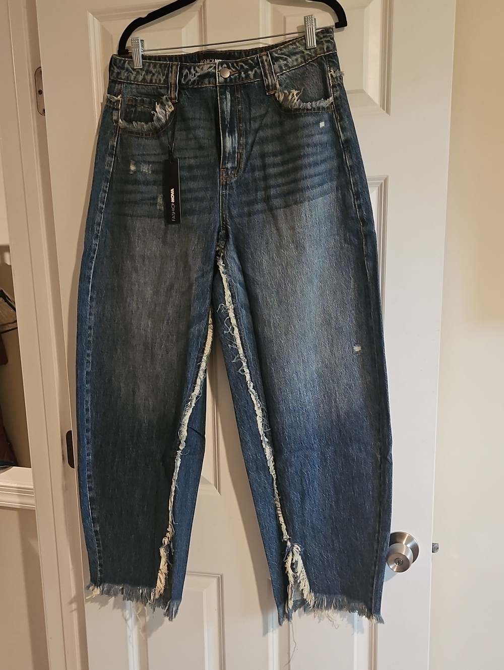 Fashion Nova Frayed Hem Barrel Jean New Size 11